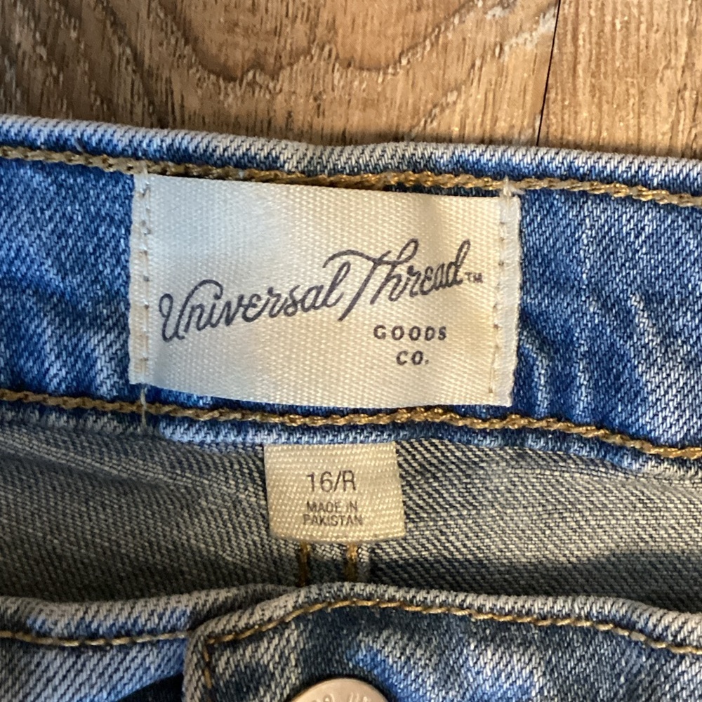 Universal Thread Women’s High Rise Jeans - Picture 2 of 5